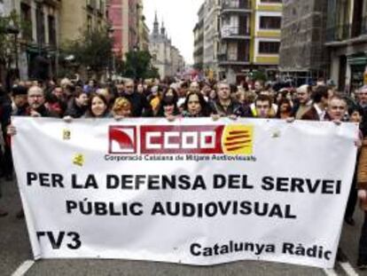 Trabajadores de Catalunya Ràdio se unieron a los de Telemadrid en la manifestación que discurrió el pasado 12 de enero entre la Plaza de la Villa y la Puerta del Sol con ocasión del primer aniversario de los despidos por el ERE en el canal madrileño. EFE/Archivo
