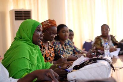 Dentro del Parlamento senegalés hay importantes voces gracias a las cuales los Derechos de Salud Sexual y Reproductiva han alcanzado el protagonismo que merecen. Entre estos actores se encuentra Mame Mbayame Dione, médico nutricionista y vicepresidenta de la Comisión de Salud, Población y Asuntos Sociales del Parlamento. Ella colabora de manera estrecha con la Ministra de Sanidad, Awa Marie Coll- Seck, persona muy valorada en el campo ya que lideró una fuerte defensa de estos derechos y ayudó a movilizar importantes recursos internos y externos para la planificación familiar, creando un departamento específico en la materia.