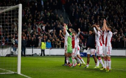 Los jugadores del Ajax festejan la victoria.