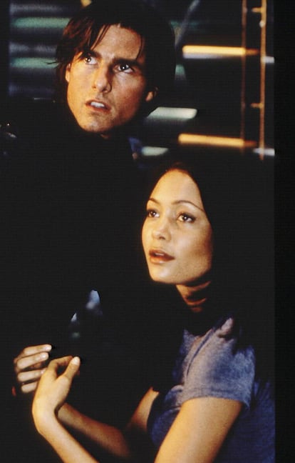 Thandie Newton y Tom Cruise en un fotograma de 'Misión: Imposible 2' (2000)