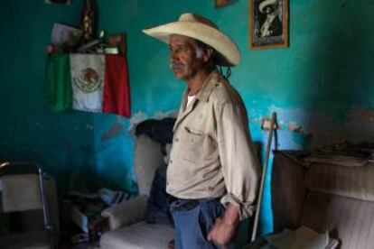 Roberto de la Rosa encabeza el movimiento de familias que se resisten a dejar Salaverna.