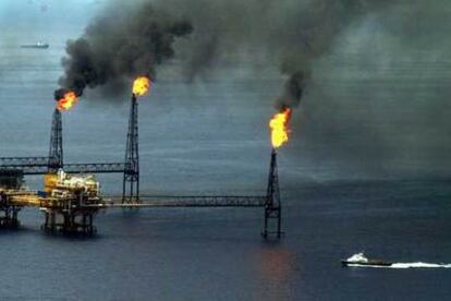 Vista de una plataforma petrolífera de la compañía Pemex en Campeche, México.