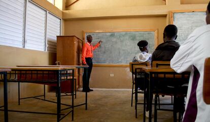 El Gobierno ha anunciado un plan para reestructurar el sistema de enseñanza, de forma que se garantice que los profesores que se incorporen al sistema tengan unas mínimas cualificaciones.