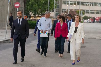 Los siete portavoces, a su llegada al plató del debate en RTVE, el jueves.