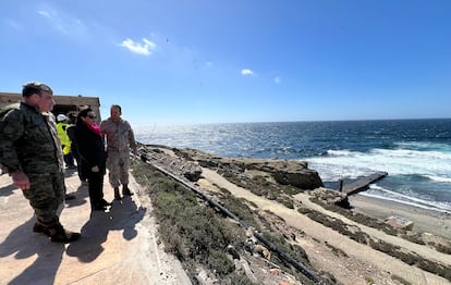 La ministra de Defensa, Margarita Robles, visita el destacamento naval de la isla de Alborán el pasado 11 de marzo.