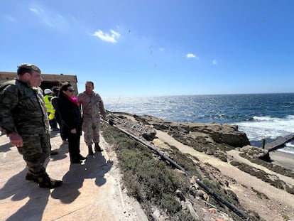 La ministra de Defensa, Margarita Robles, visita el destacamento naval de la isla de Alborán el pasado 11 de marzo.