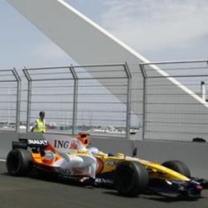 Fernando Alonso (Renault), en unos entrenamientos del primer gran premio que se disputó en Valencia