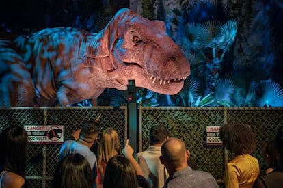 Un dinosaurio de la exposición Jurassic World en el centro comercial Perisur, en Ciudad de México.