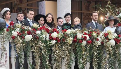 Desde la izquierda: Marie Chevallier, Louis Ducruet, Alexandra de Hanover, Beatrice Borromeo con su hijo Francesco Casiraghi, Pierre Casiraghi y Tatiana Santo Domingo, en la celebración del día internacional de Mónaco, el pasado 19 de noviembre.