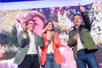 Desde la izquierda, José Luis Martínez Almeida, Isabel Díaz Ayuso y Alberto Núñez Feijoó, en el cierre de campaña en Madrid, el viernes.