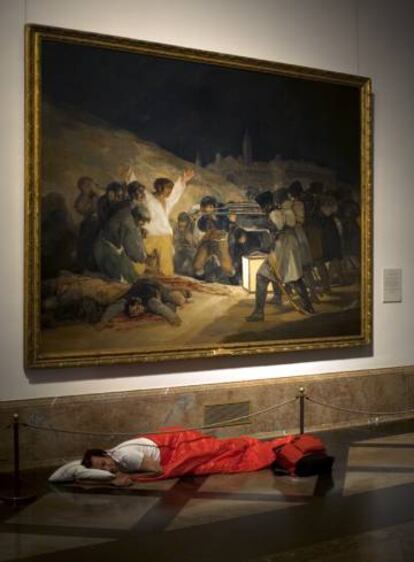 'Dónde dormir 1 (Goya)', de 2008, donde el artista Ampudia duerme en El Prado.