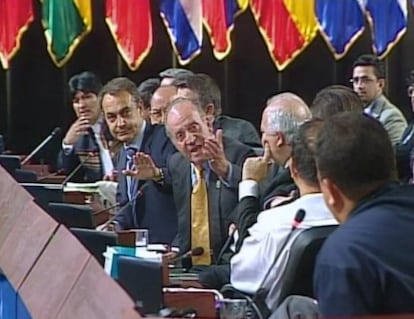 El rey Juan Carlos manda callar al presidente de Venezuela, Hugo Chávez, el 10 de noviembre de 2007 en la Cumbre Iberoamericana celebrada en Chile. 