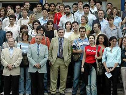 Valentí Fuster, con alumnos del curso que ha dictado en la Universidad Menéndez Pelayo en Santander.