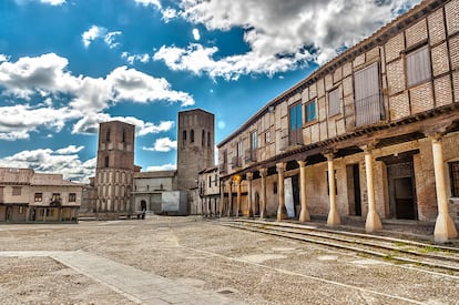 7. Ávila: Plaza de la Villa de Arévalo.