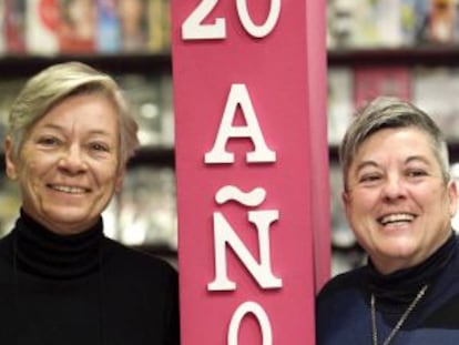 Mar de Griñó y Mili Hernández, dueña de la libreria homosexual Berkana