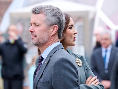 El príncipe Federico de Dinamarca, heredero al trono, junto a su esposa, la princesa Mary, durante un acto oficial en Copenhague, el pasado 8 de noviembre.