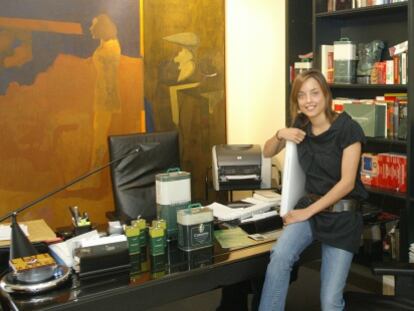 Alejandra Conde, en el despacho que comparte con su padre, desde donde dirigen sus negocios familiares.