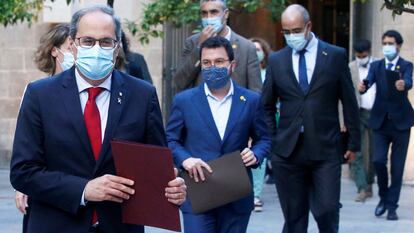 El presidente de la Generalitat, Quim Torra, acompañado del vicepresidente Pere Aragonés, y el resro de consellers Govern.