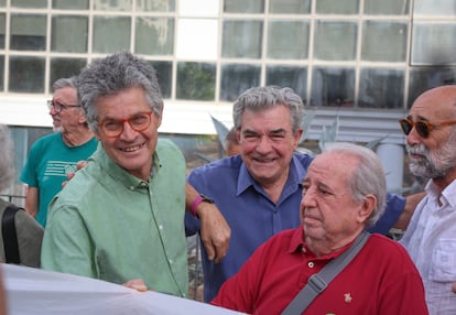 El ecologista Juan Clavero (con camisa verde), en una concentración reciente en Sevilla con motivo de la celebración del juicio.