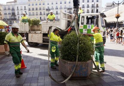El Ayuntamiento de Madrid vuelve a instalar maceteros en el centro de la ciudad como medida de seguridad