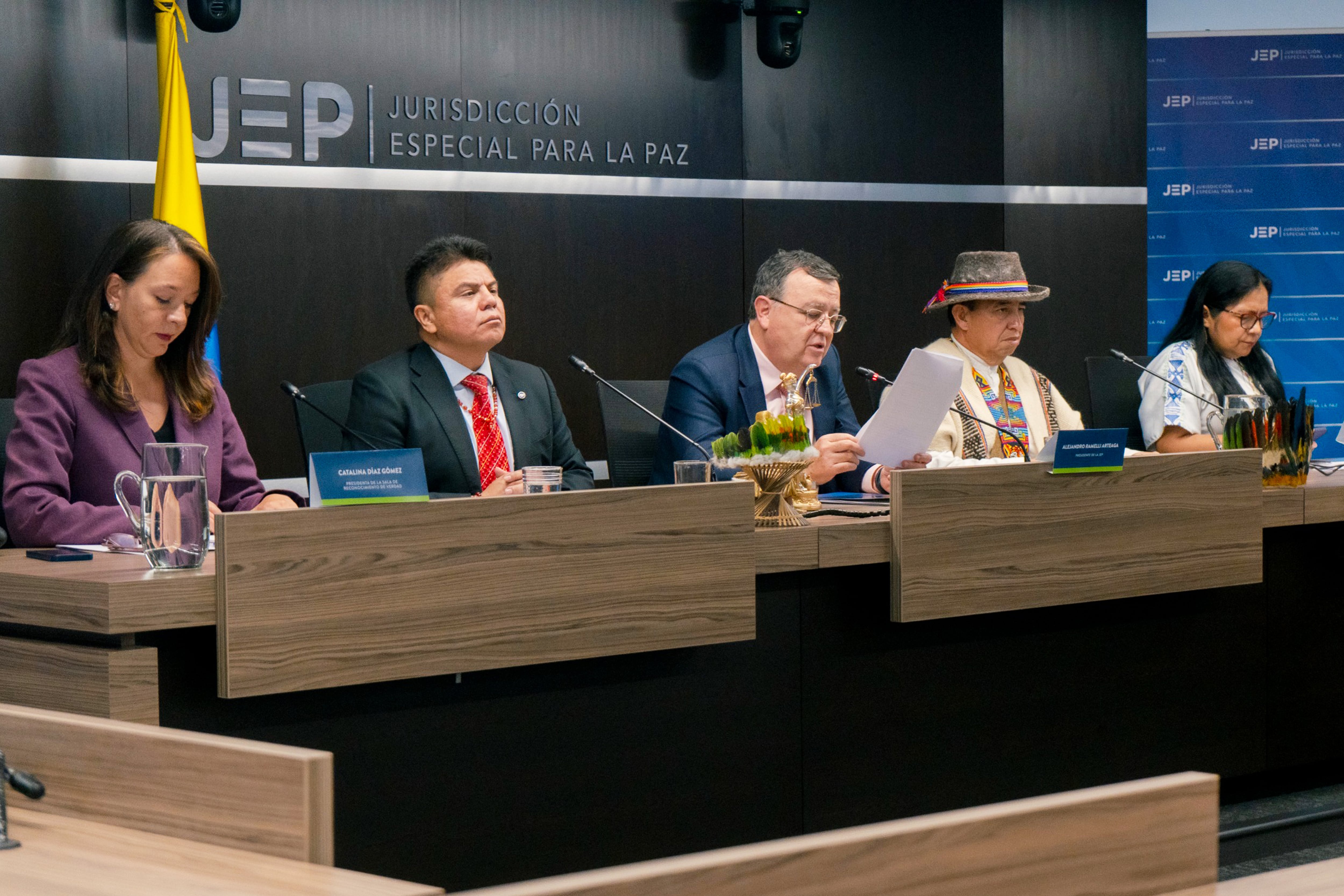 La JEP imputa a 10 antiguos jefes de las FARC por crímenes de guerra y lesa humanidad contra cinco pueblos indígenas