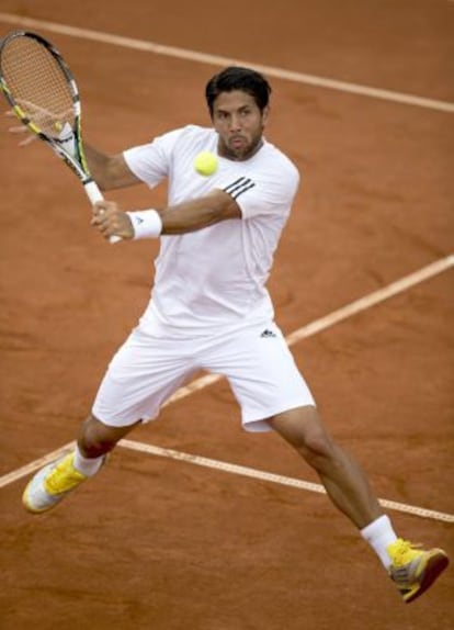 Verdasco devuelve la pelota durante el partido ante Berlocq