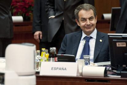 Zapatero, durante la cumbre de Bruselas, su última cita comunitaria.