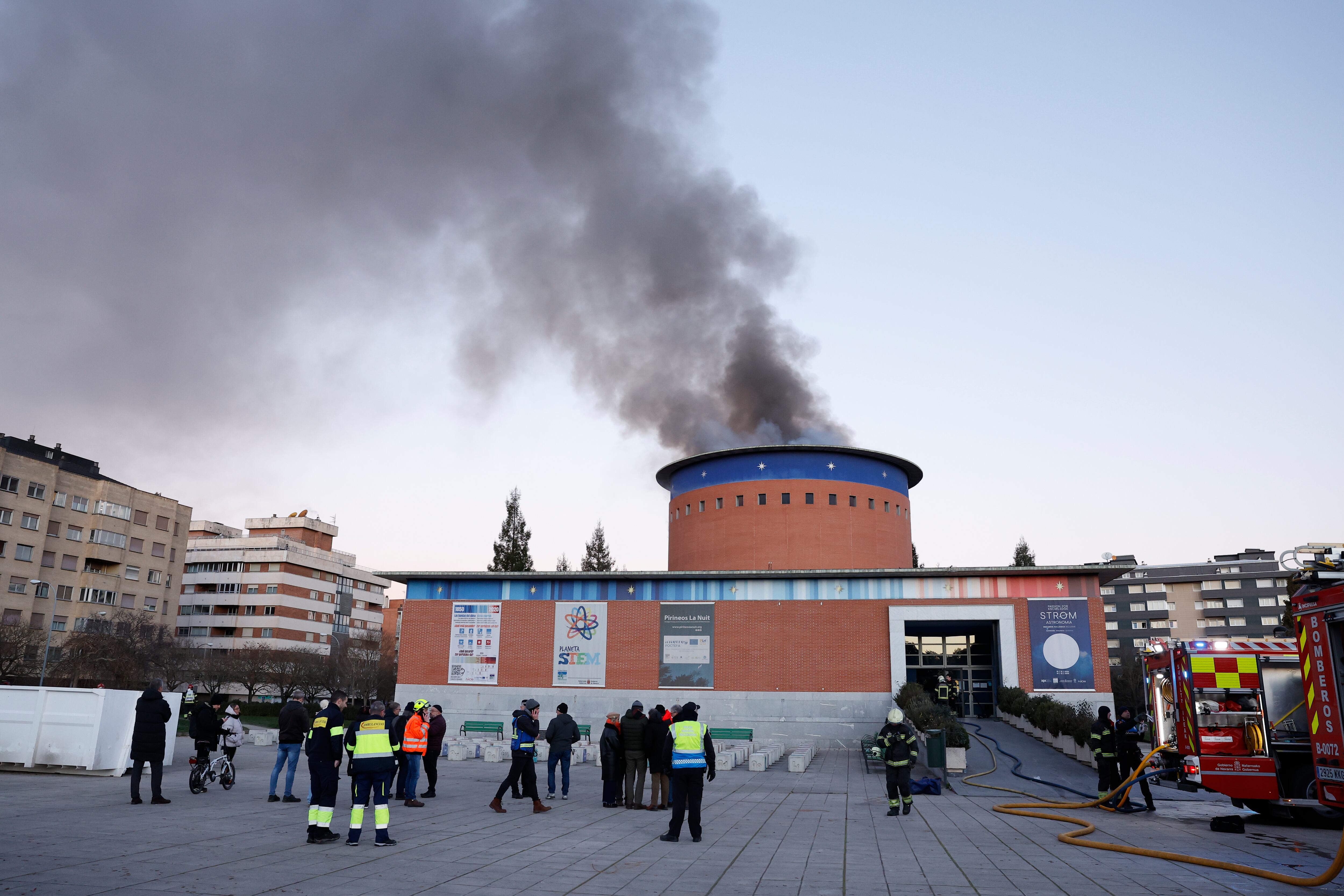 Un incendio daña la cúpula del Planetario de Pamplona, una de las más grandes de Europa