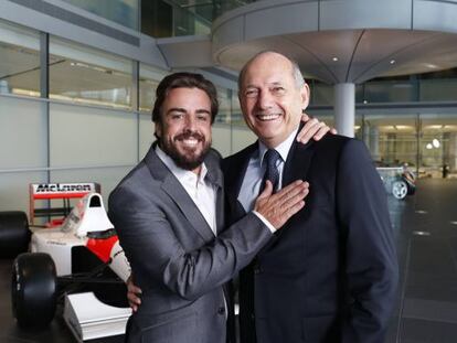 Alonso y Dennis en 2014, cuando el español fue presentado con McLaren.
