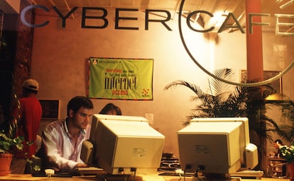 Cuando nació JavaScript, en 1995, los cibercafés todavía eran una exitosa novedad