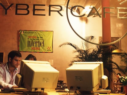 Cuando nació JavaScript, en 1995, los cibercafés todavía eran una exitosa novedad