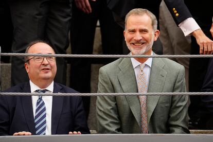 Miguel Iceta, junto a Felipe VI, el pasado domingo, en una barrera de la plaza de Las Ventas.