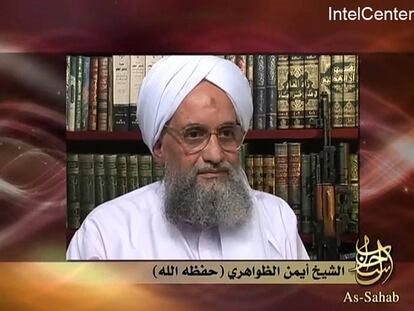 Ayman Al-Zawahiri, 'número dos' de Al Qaeda, difunde su mensaje en la web islamista y con el logotipo de la producción audiovisual de la red terrorista, As Sahab.-