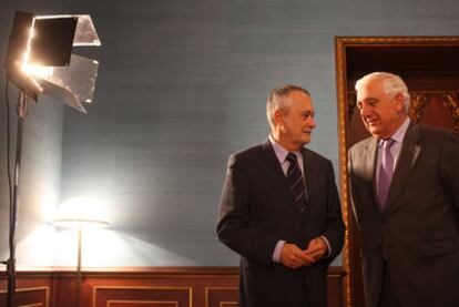 José Antonio Griñán y el presidente de la CEA, Santiago Herrero, antes de la reunión que mantuvieron en San Telmo.