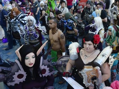 Fans del videojuego World of Warcraft hacen cola en la inauguración de BlizzCon