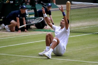 El serbio Novak Djokovic celebra su triunfo.