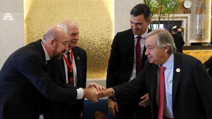 El presidente español, Pedro Sánchez, el alto representante de la UE para Asuntos Exteriores, Josep Borrell, junto al presidente del Consejo Europeo, Charles Michel y el secretario general de la ONU, António Guterres.