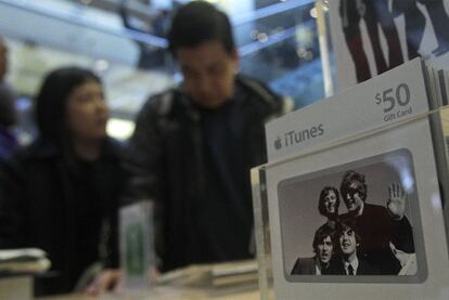 Imagen promocional de la presencia de los Beatles en iTunes.