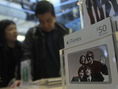 Imagen promocional de la presencia de los Beatles en iTunes.