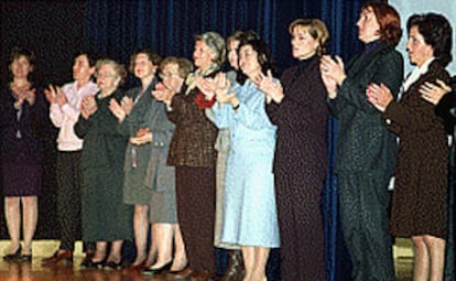 Presidentas de las asociaciones de mujeres de Valencia, ayer en el Palau de Congressos.