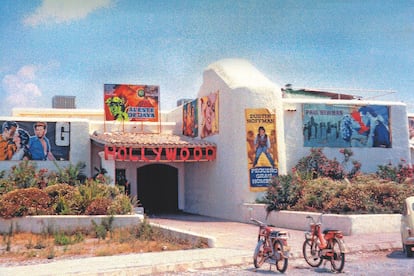 Pacha Ibiza en una fiesta de los años setenta dedicada al cine.