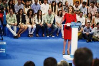 La presidenta de Castilla-La Mancha y secretaria general del PP, María Dolores de Cospedal, ayer durante su intervención en la clausura del acto preparado por el PP en Toledo para celebrar sus dos años al frente del Gobierno de Castilla-La Mancha.