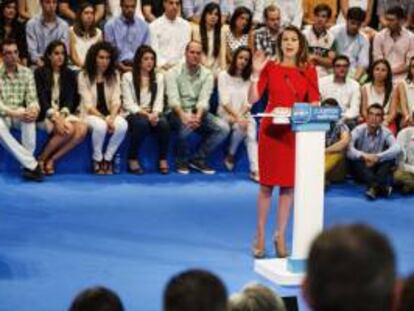 La presidenta de Castilla-La Mancha y secretaria general del PP, María Dolores de Cospedal, ayer durante su intervención en la clausura del acto preparado por el PP en Toledo para celebrar sus dos años al frente del Gobierno de Castilla-La Mancha.