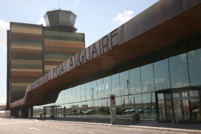 Exterior de las nuevas instalaciones aeroportuarias.