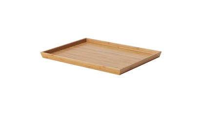 Bandeja para servir comida de madera, sencilla y decorativa, con un diseño rectangular con bordes elevados y unas medidas de 25 x 33 x 2 cm.