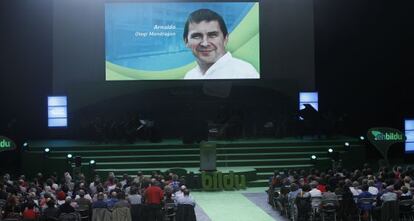 Acto electoral de EH Bildu en el que se mostr&oacute; un mensaje de Otegi.