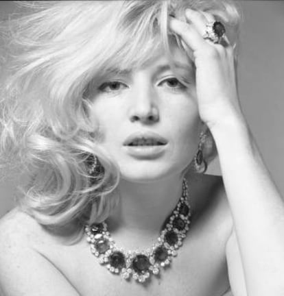 Monica Vitti, con el colgante Seven Wonders.