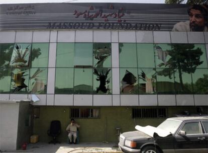 Edificio cercano al cuartel de la OTAN que ha sido atacado por los talibanes el sábado