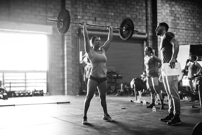 Para alcanzar el límite hace falta un buen preparador, pero eso no es lo que la mayoría de los clientes buscan. “Por encima de los 40 años piden deporte por motivos de salud. Por debajo de esa edad, aumentan los motivos estéticos, ya sea perder peso o ganar masa muscular”, revela el entrenador José Miguel Del Castillo.