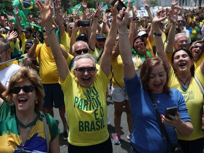 Algunos brasileños durante una protesta el pasado domingo. 